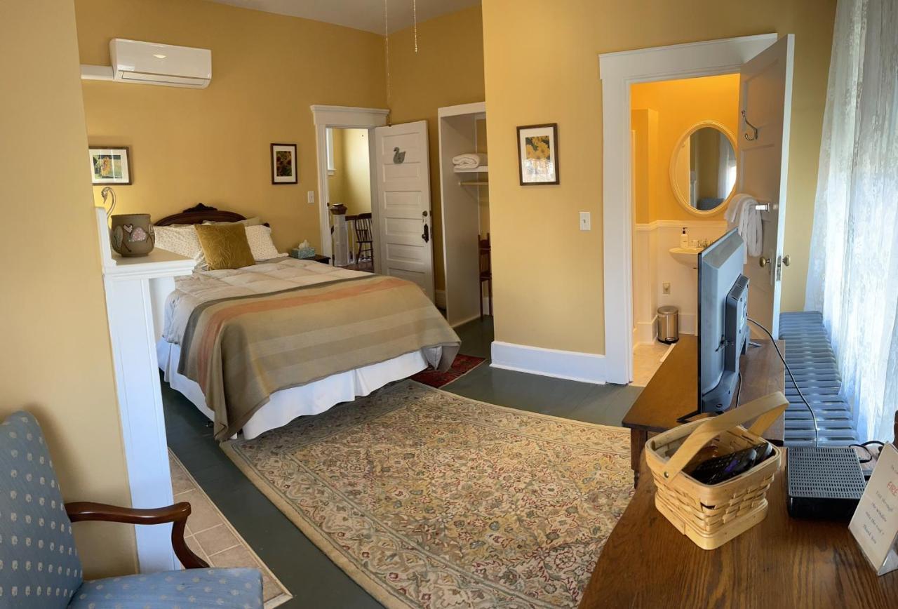 The Grey Swan Inn Llc Blackstone Eksteriør bilde